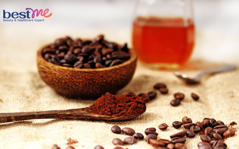 Tắm trắng bằng bã cà phê và mật ong 