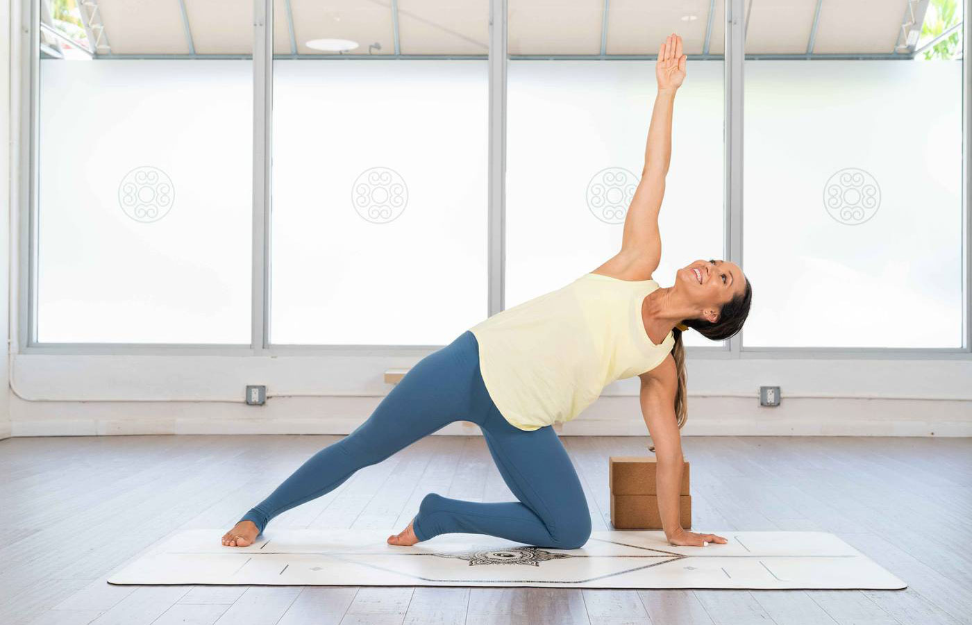 Tập yoga không chỉ giúp giảm mỡ bụng mà còn giải tỏa căng thẳng, nâng cao tinh thần