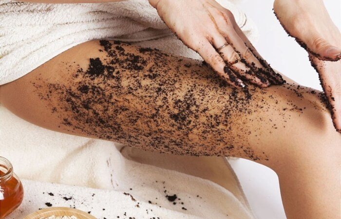 Body scrub là tẩy da chết toàn thân bằng những nguyên liệu tự nhiên có hạt nhỏ li ti