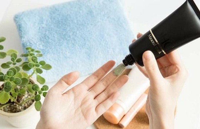 Thành phần dưỡng tự nhiên là ưu điểm của DHC Mineral Mask