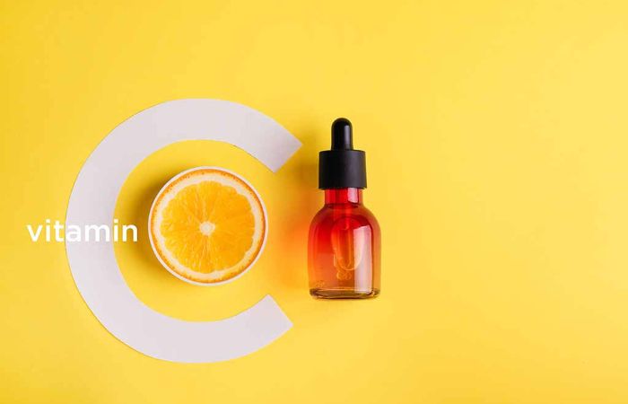 Vitamin C là thành phần nên có trong serum Nhật trắng da