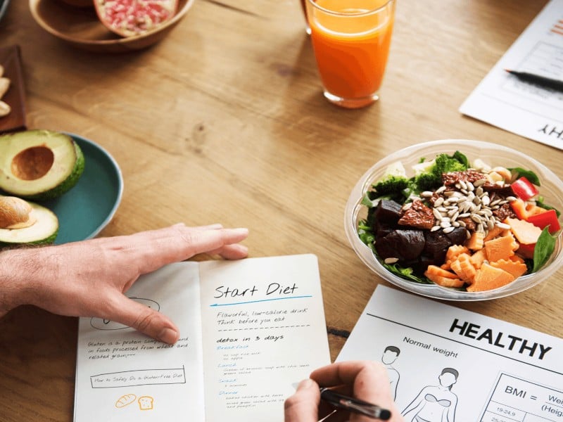 Chế độ ăn đặc biệt dành cho người bị mụn nội tiết từ chuyên gia