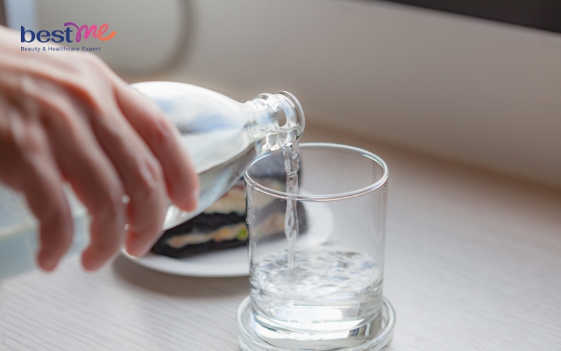 Thực đơn gm diet ngày 5 gồm cơm và cà chua cùng nước lọc