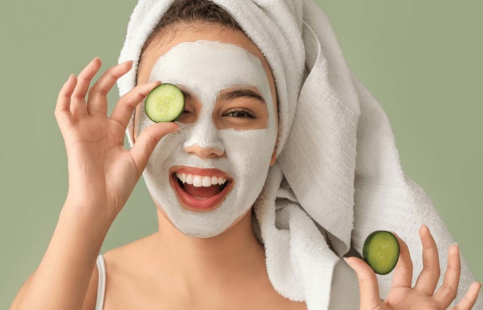 Đắp mặt nạ thiên nhiên làm dịu vùng da kích ứng