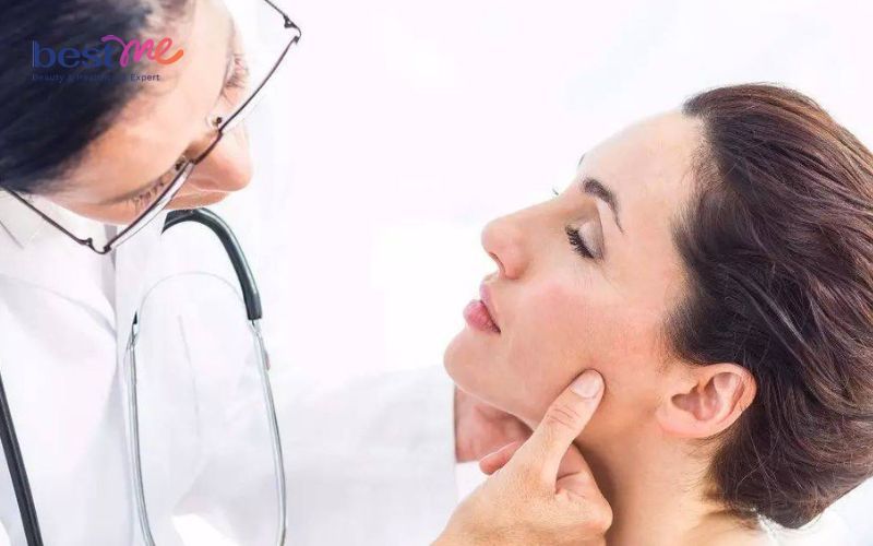 Da mặt ửng đỏ 2 bên má là dấu hiệu của bệnh gì? - 11