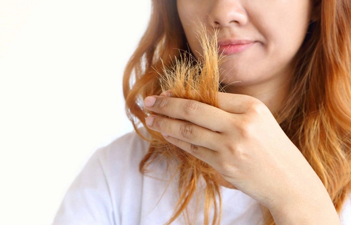 Thường xuyên cắt tỉa đuôi tóc cũng là một cách giúp tóc hồi phục nhanh chóng