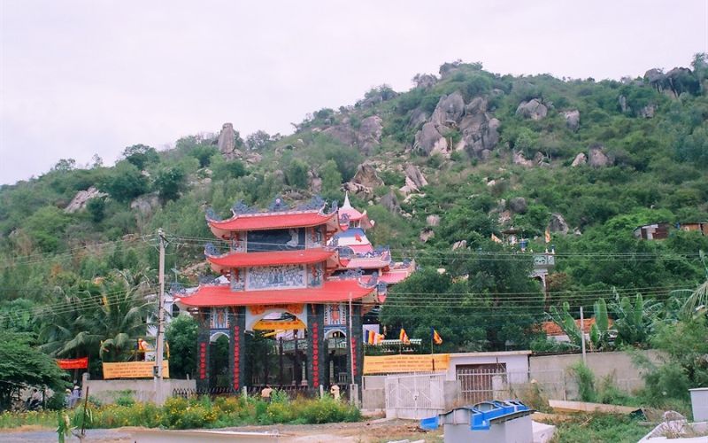 tim-hieu-17-chua-nha-trang-noi-tieng-dep-linh-thieng-nhat-10 Tìm hiểu 17 chùa Nha Trang nổi tiếng đẹp linh thiêng nhất - 10