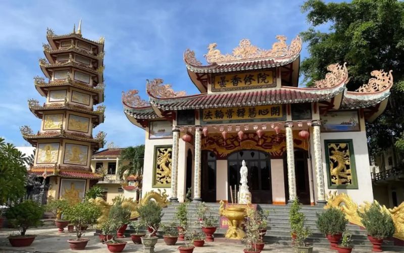tim-hieu-17-chua-nha-trang-noi-tieng-dep-linh-thieng-nhat-7 Tìm hiểu 17 chùa Nha Trang nổi tiếng đẹp linh thiêng nhất - 7