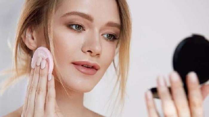 Phấn nền và phấn phủ là 2 loại phấn trang điểm phổ biến nhất