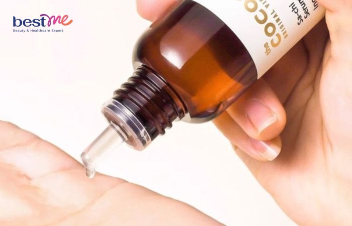 Đừng lấy quá nhiều dưỡng chất vì có thể khiến mái tóc bạn bị bết dính nhé!