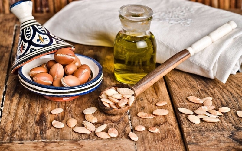 Dầu Argan là tinh dầu dưỡng ẩm cho da từ thiên nhiên được nhiều người ưa chuộng