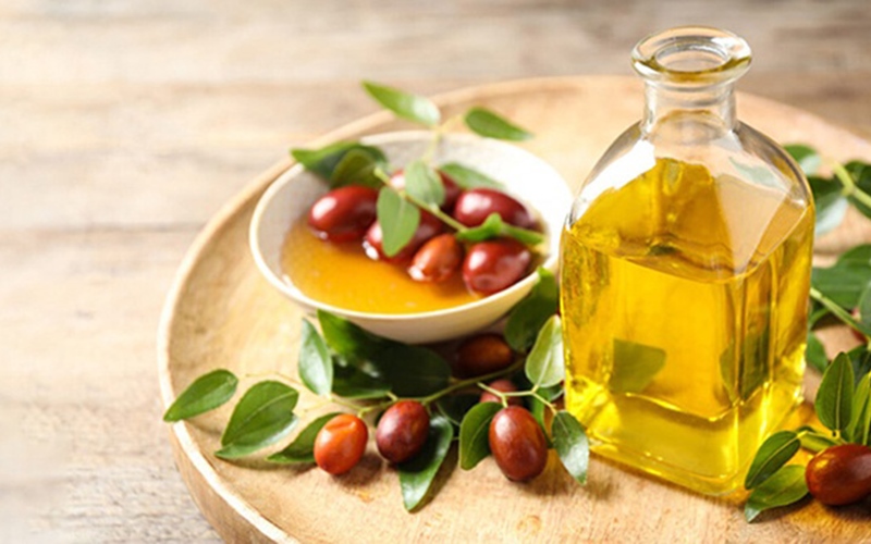 Tinh dầu jojoba chứa hợp chất vitamin A, B, D, E dồi dào