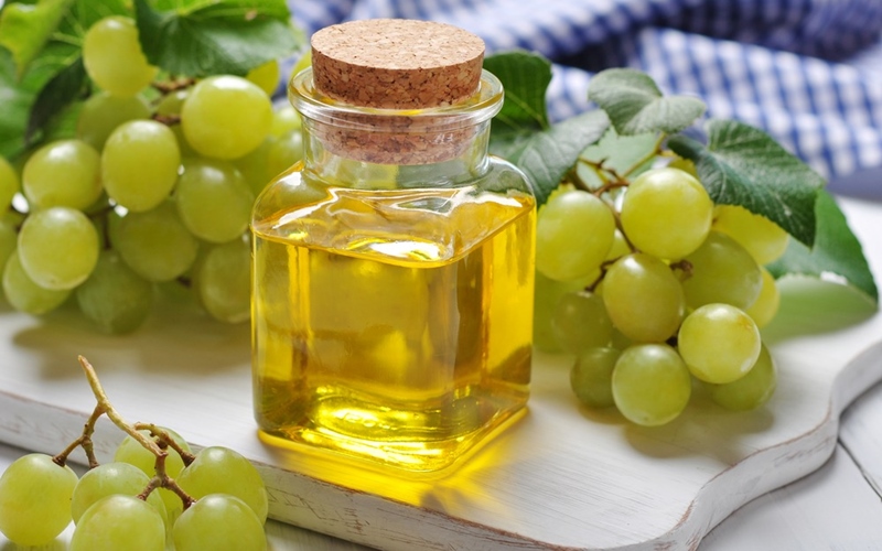 Tinh dầu hạt nho chứa hàm lượng vitamin E và omega 6 rất cao