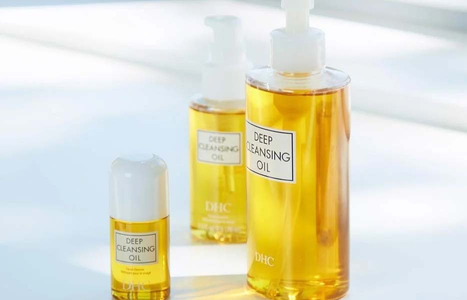 DHC Deep Cleansing Oil mang tới công dụng làm sạch chuyên sâu