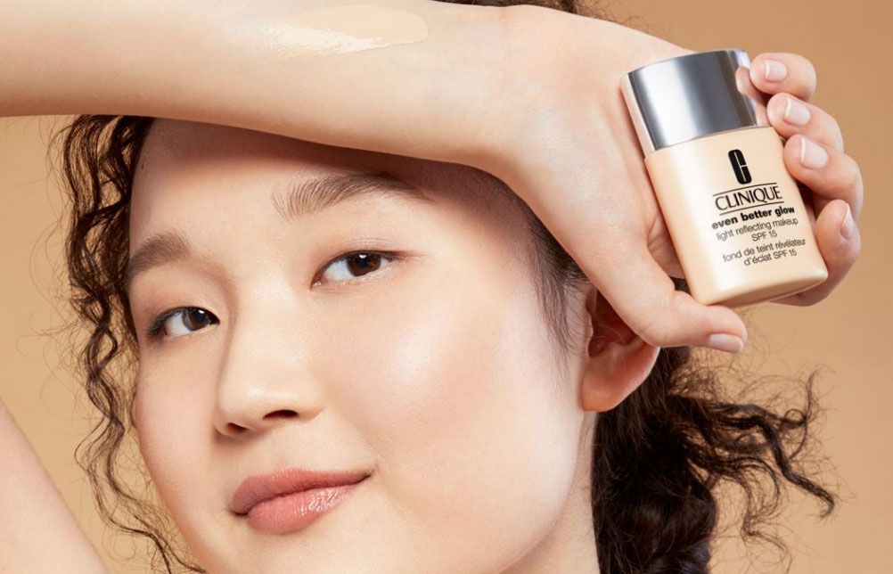 Kem nền Clinique Even Better Glow Light Reflecting Makeup