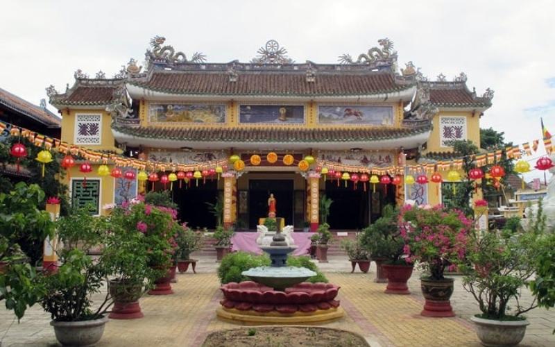top-18-ngoi-chua-da-nang-dep-linh-thieng-cho-chuyen-du-xuan-17 TOP 18 ngôi chùa Đà Nẵng đẹp linh thiêng cho chuyến du xuân - 17