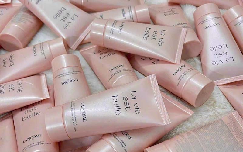 top-4-duong-the-lancome-duong-da-mem-min-thom-lau-2 Top 4 dưỡng thể Lancome dưỡng da mềm mịn, thơm lâu - 2