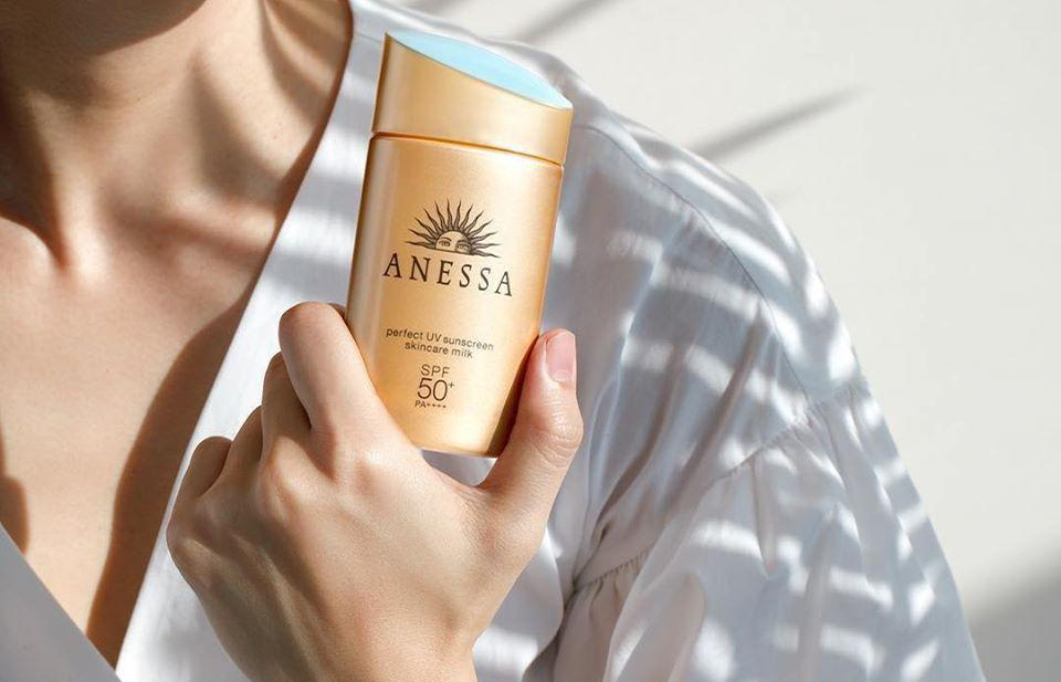 Sữa chống nắng Anessa Perfect UV Sunscreen Skincare Milk SPF50+/PA++++