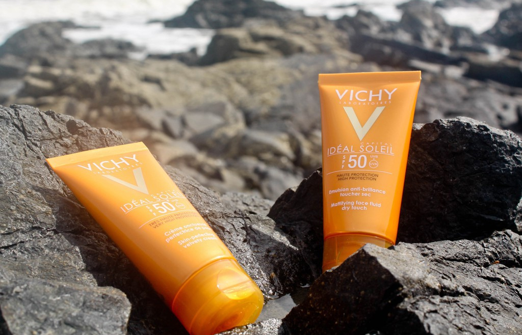 Kem chống nắng không gây nhờn rít Vichy Face Dry Touch Emulsion