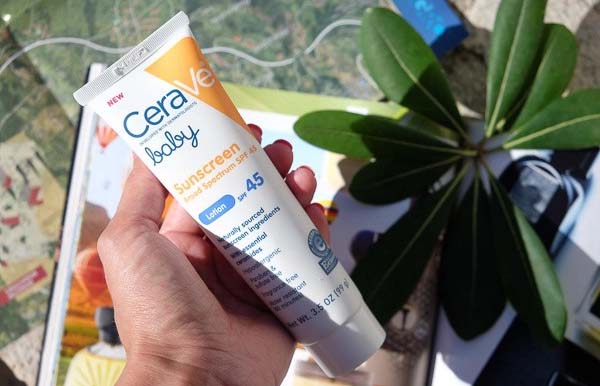 CeraVe Baby Sunscreen Lotion chứa 100% khoáng chất 