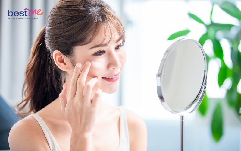 Dưỡng da đủ ẩm trước khi trang điểm nhẹ nhàng kiểu Hàn Quốc