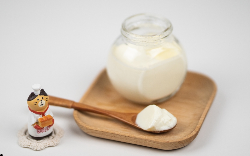 Trị thâm môi bằng sữa chua hiệu quả