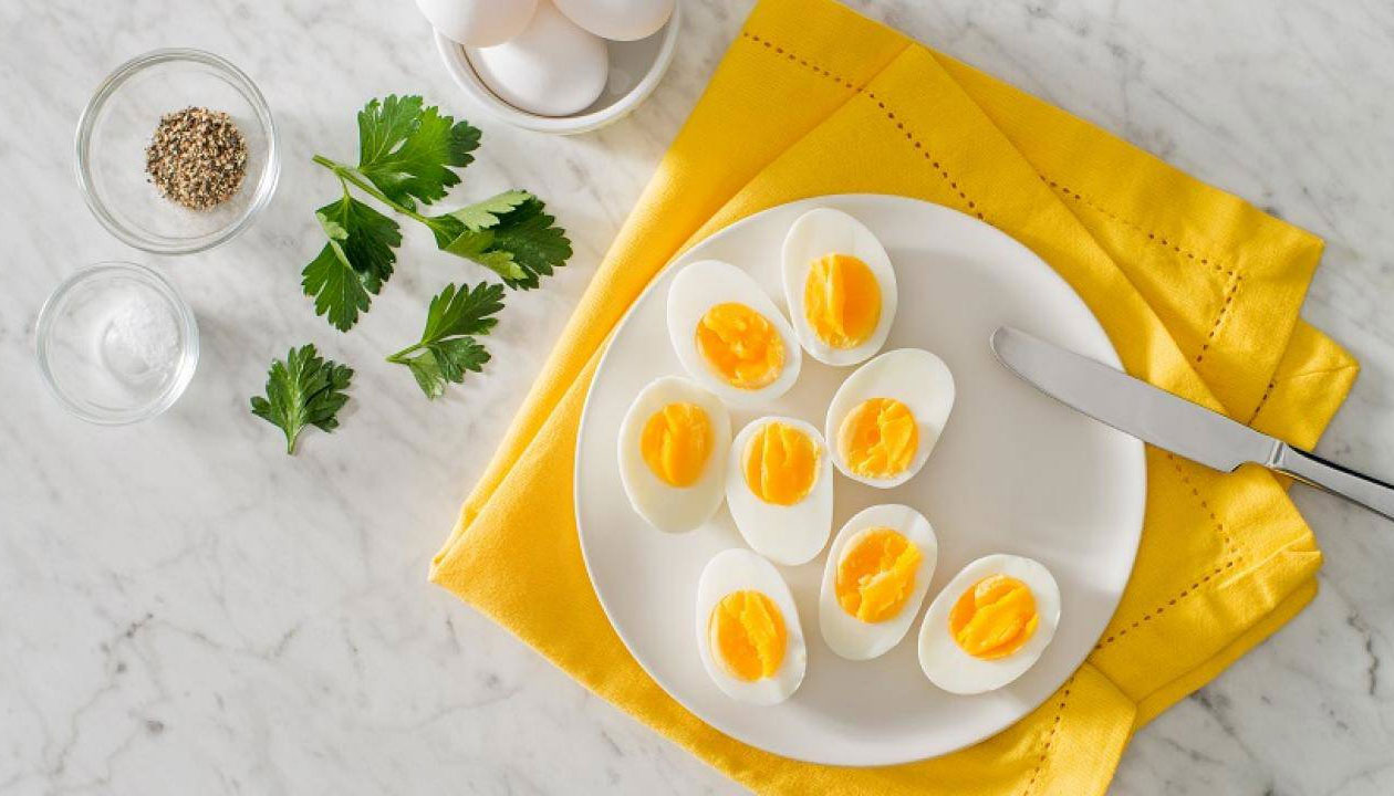 Trứng gà luộc cho bữa sáng dinh dưỡng