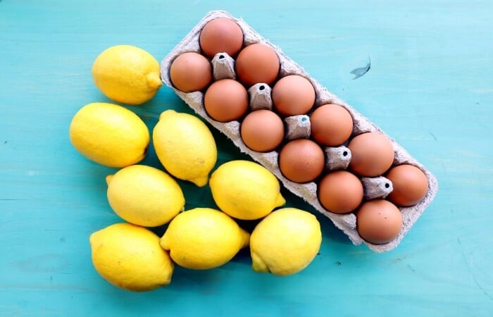 Trứng gà và chanh giúp da hạn chế tiết bã nhờn dư thừa