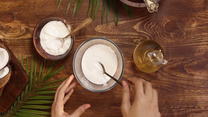 Ủ tóc bằng sữa chua đơn giản cho tóc bóng mượt, chắc khỏe