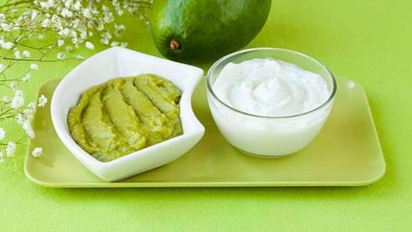 Cách ủ tóc bằng sữa chua và bơ dưỡng ẩm cho tóc khô