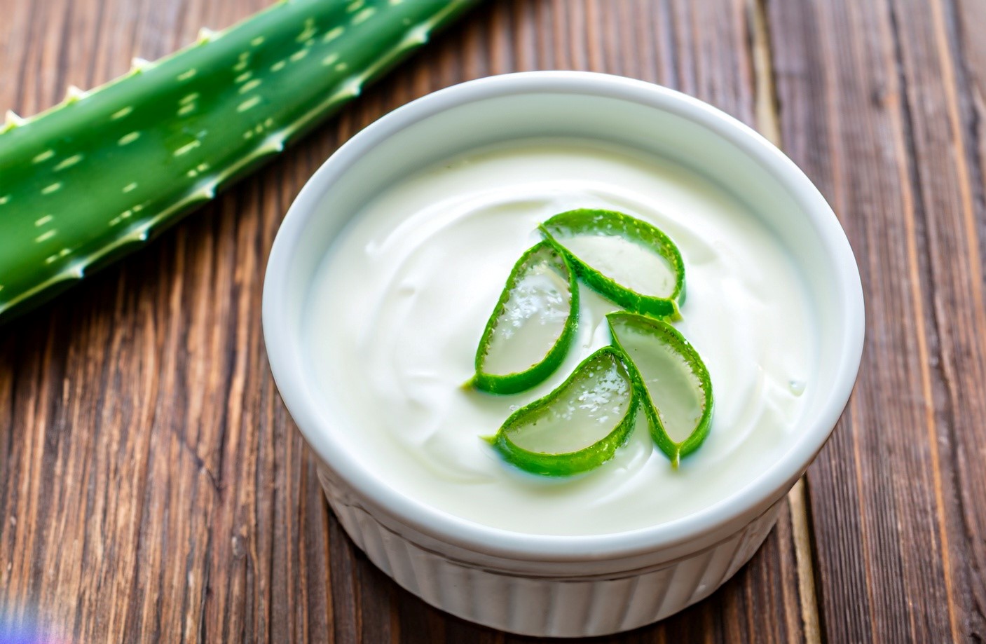 Ủ tóc bằng sữa chua và nha đam dưỡng tóc mềm mượt chắc khỏe