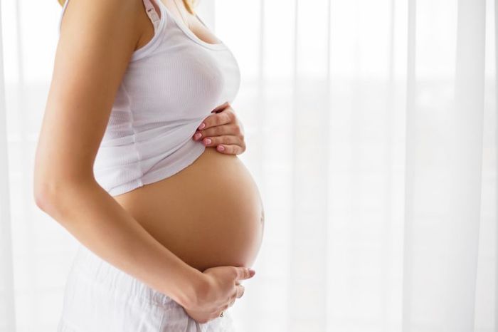 Phụ nữ mang thai nên tham khảo ý kiến bác sĩ trước khi bổ sung vitamin E