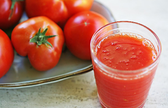 Nước ép cà chua dồi dào vitamin C