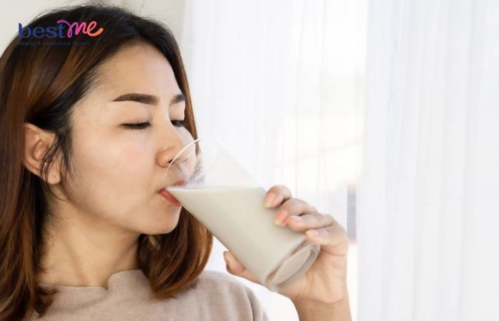 Uống sữa trước khi ngủ giúp bổ sung canxi phát triển chiều cao 