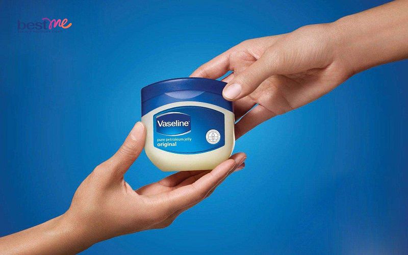 Cách sử dụng Vaseline cho da mặt hiệu quả nhất là dùng sau khi rửa mặt