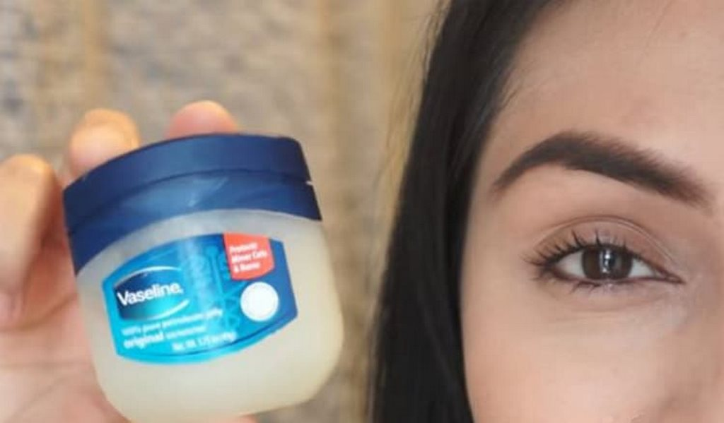 vaseline-duong-toc-duoc-khong-luu-y-khi-duong-toc-bang-vaseline-3 Vaseline dưỡng tóc được không? Lưu ý khi dưỡng tóc bằng vaseline - 3