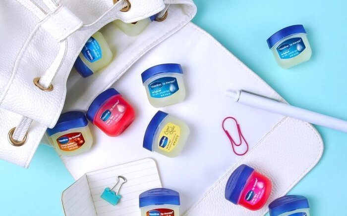 vaseline-duong-toc-duoc-khong-luu-y-khi-duong-toc-bang-vaseline-4 Vaseline dưỡng tóc được không? Lưu ý khi dưỡng tóc bằng vaseline - 4