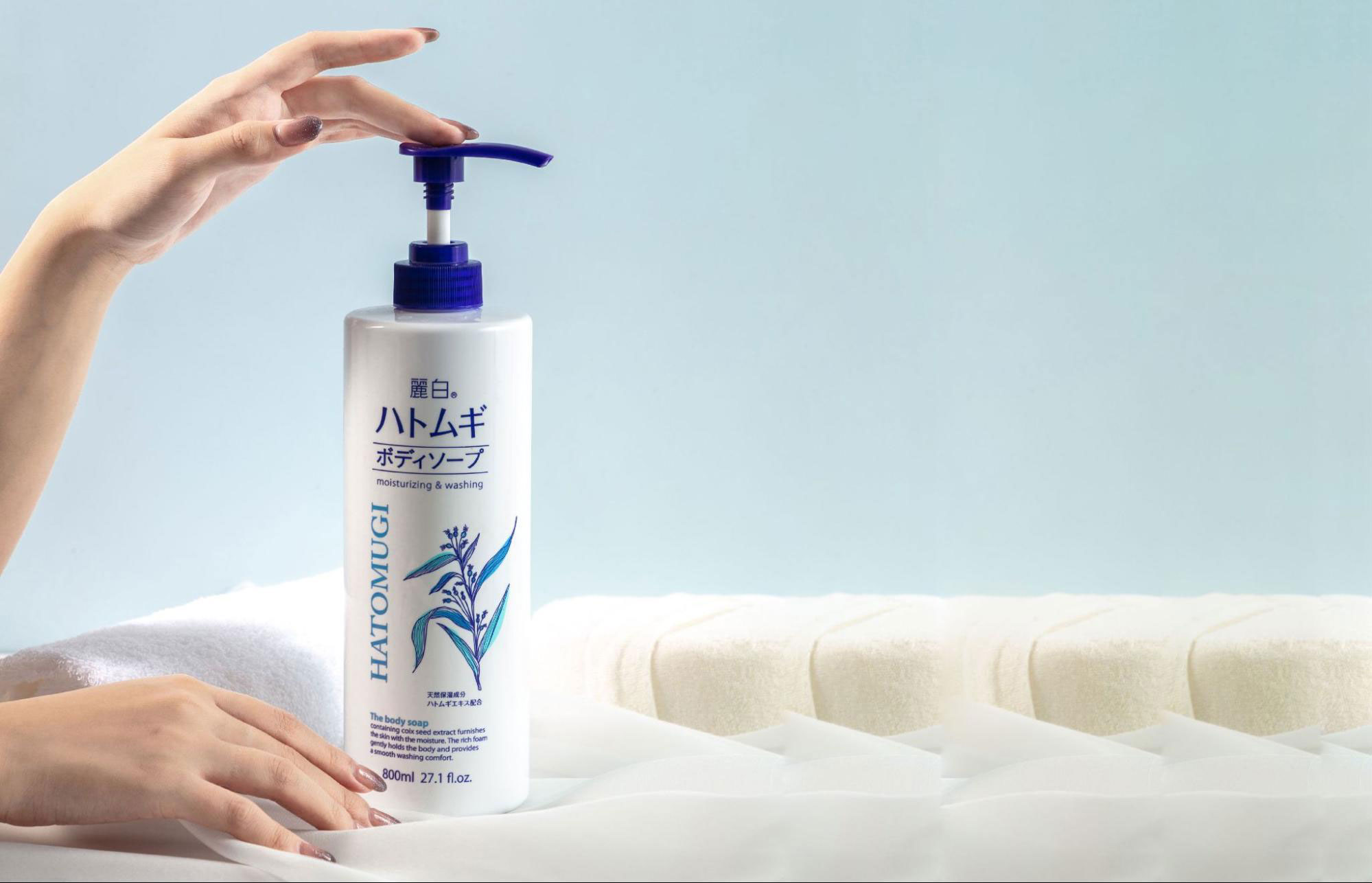 Thiết kế bao bì chai sữa tắm ý dĩ Hatomugi 800ml