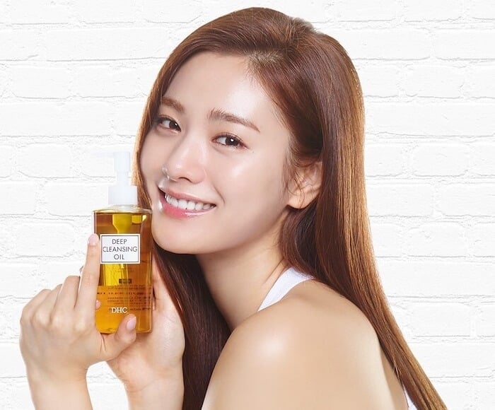 Vệ sinh da mặt sạch sẽ trước khi đắp mặt nạ