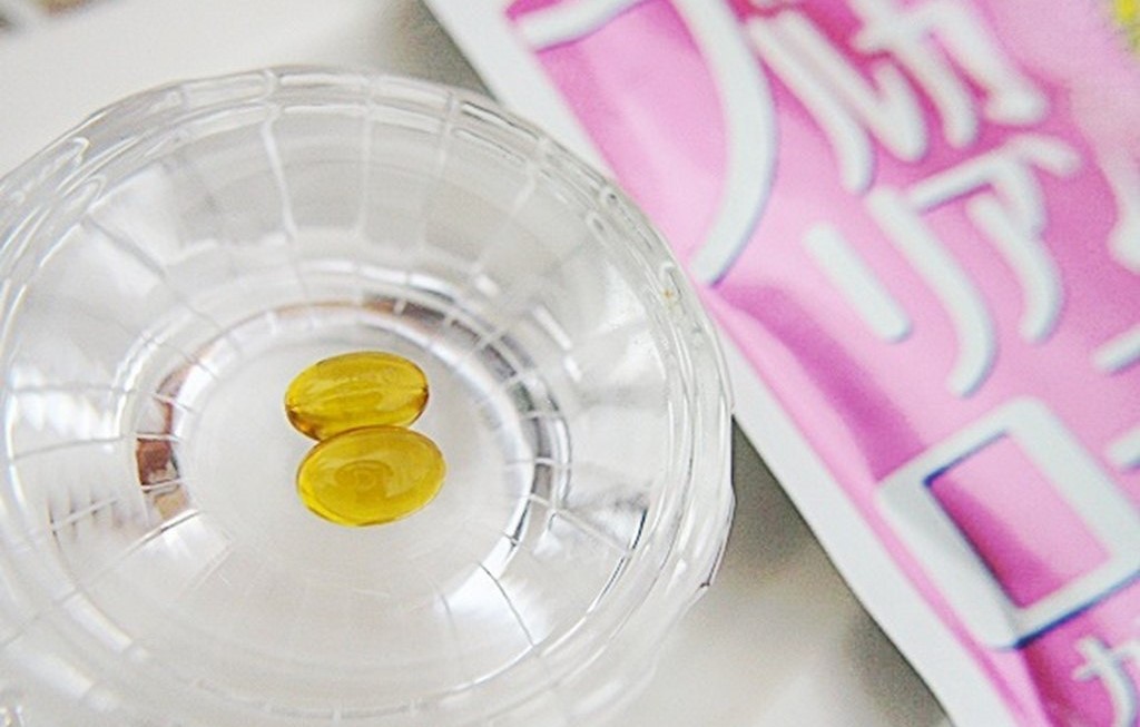 Mỗi ngày dùng 2 viên uống hoa hồng DHC để có được hiệu quả như mong đợi