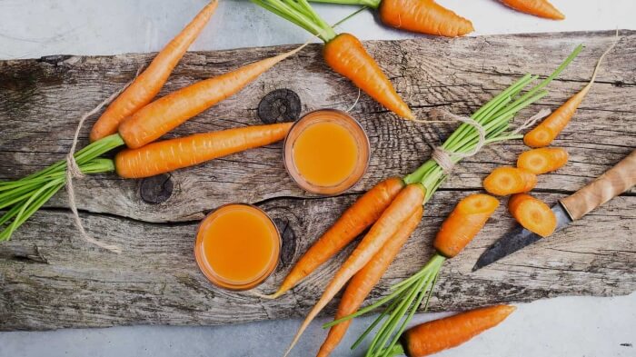 Vitamin trong cà rốt có thể làm mờ hắc sắc tố gây thâm môi