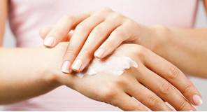 Học ngay 12 mẹo dưỡng da tay cháy nắng nhanh nhất ngay tại nhà