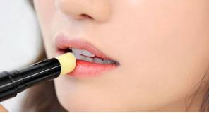 Review top 13 son dưỡng chống nắng cho môi tốt nhất hiện nay