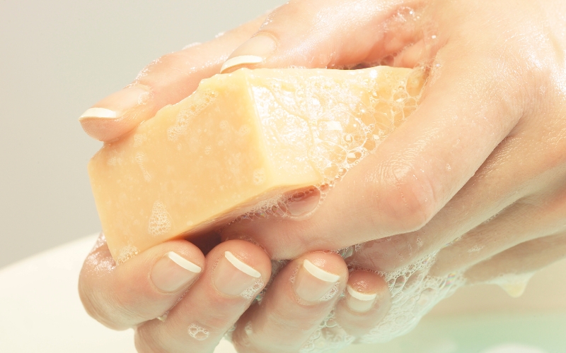 Cách dùng xà phòng rửa mặt DHC đúng cách