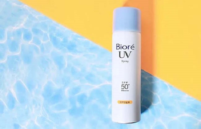 Xịt chống nắng Biore có thiết kế nhỏ gọn, dễ mang theo bên người