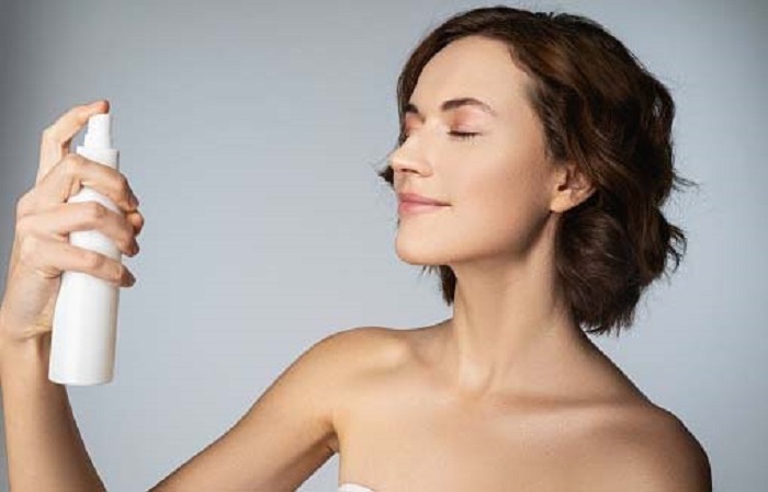 Xịt chống nắng có dạng phun sương nên cực tiện lợi và dễ sử dụng