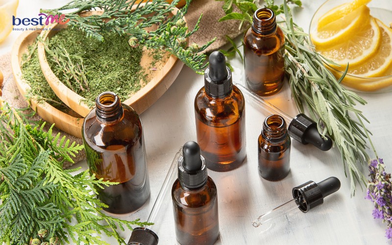 Xông hơi trị mụn bằng tinh dầu hương thảo, chanh và mật ong